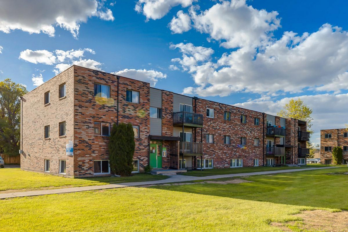 Image of the outside of Willow Creek Apartments in Yorkton.