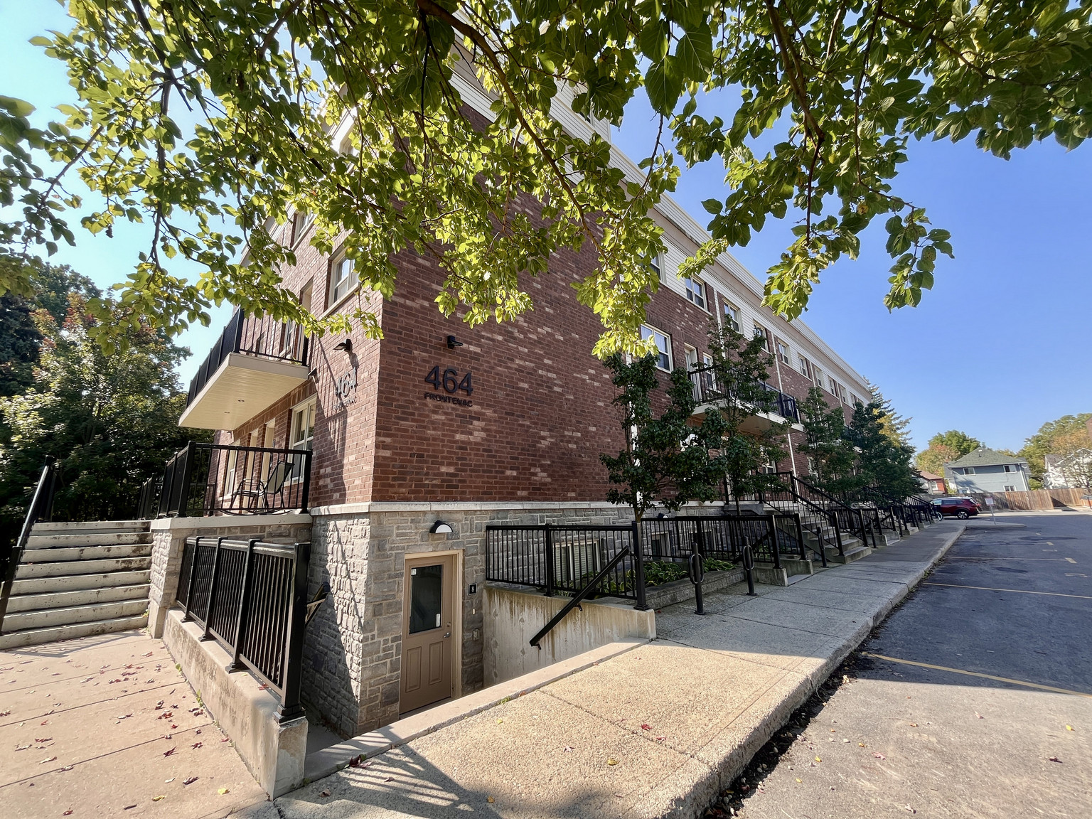 464 Frontenac St | Princess Court