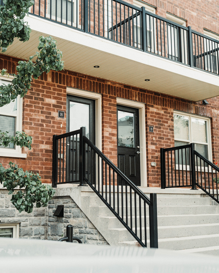 464 Frontenac St | Princess Court - Photo 15