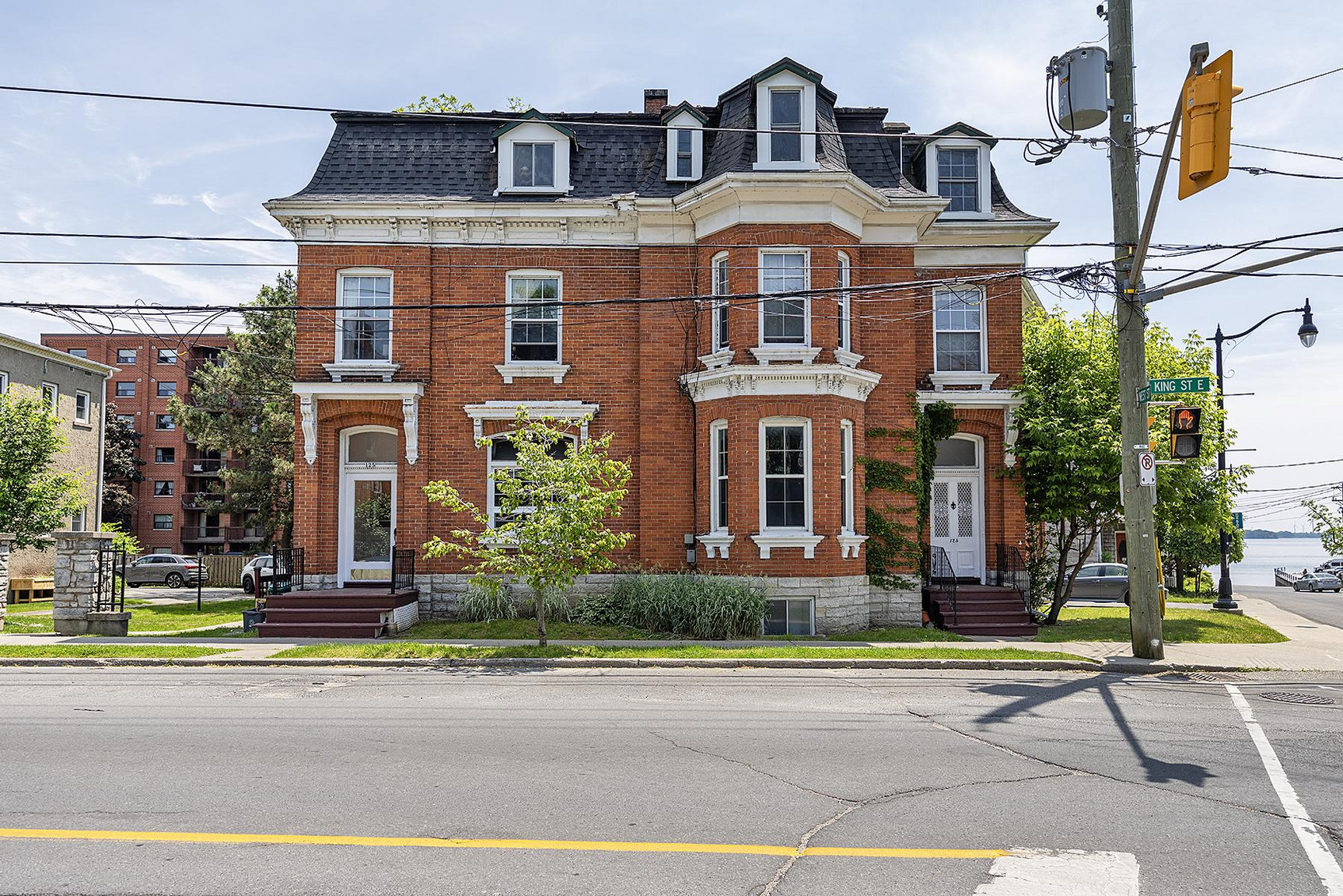 125 King Street East