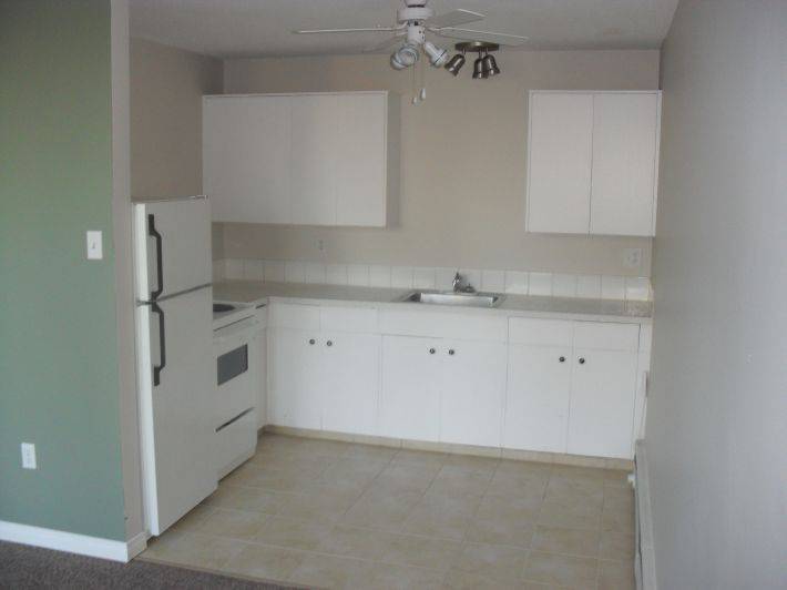 Crestview Apartments - Photo 3