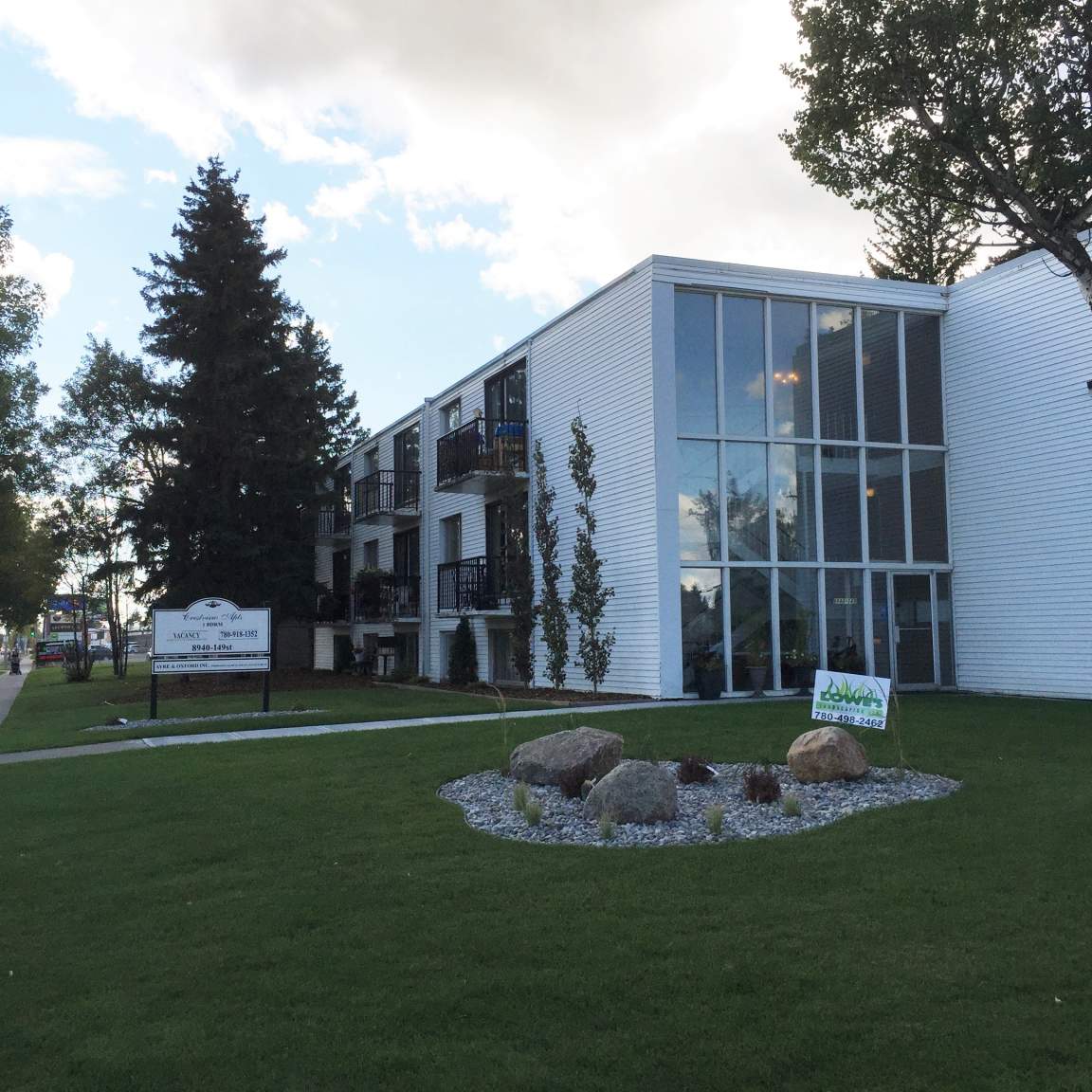 Crestview Apartments - Photo 2