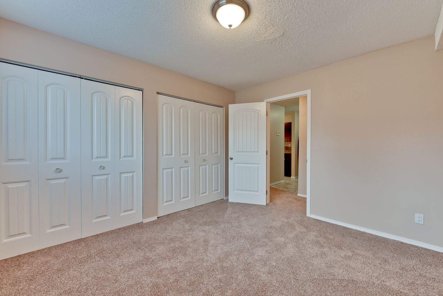 MacKenzie Apartments - Photo 31