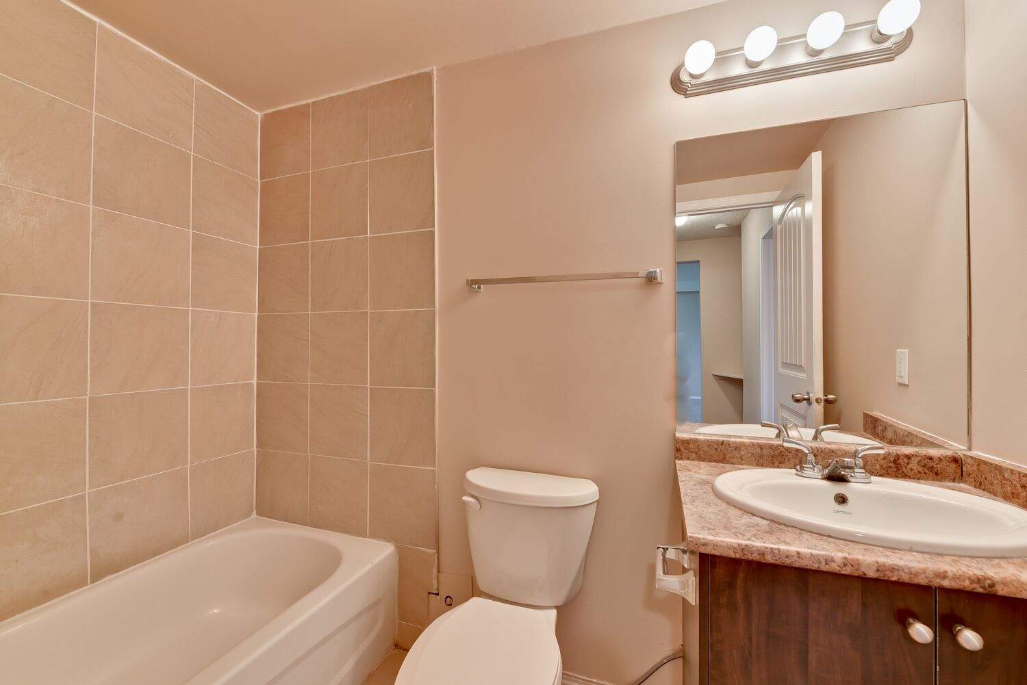 MacKenzie Apartments - Photo 34