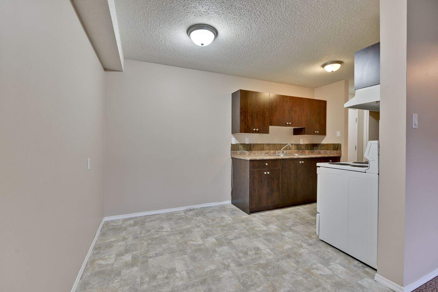 MacKenzie Apartments - Photo 46