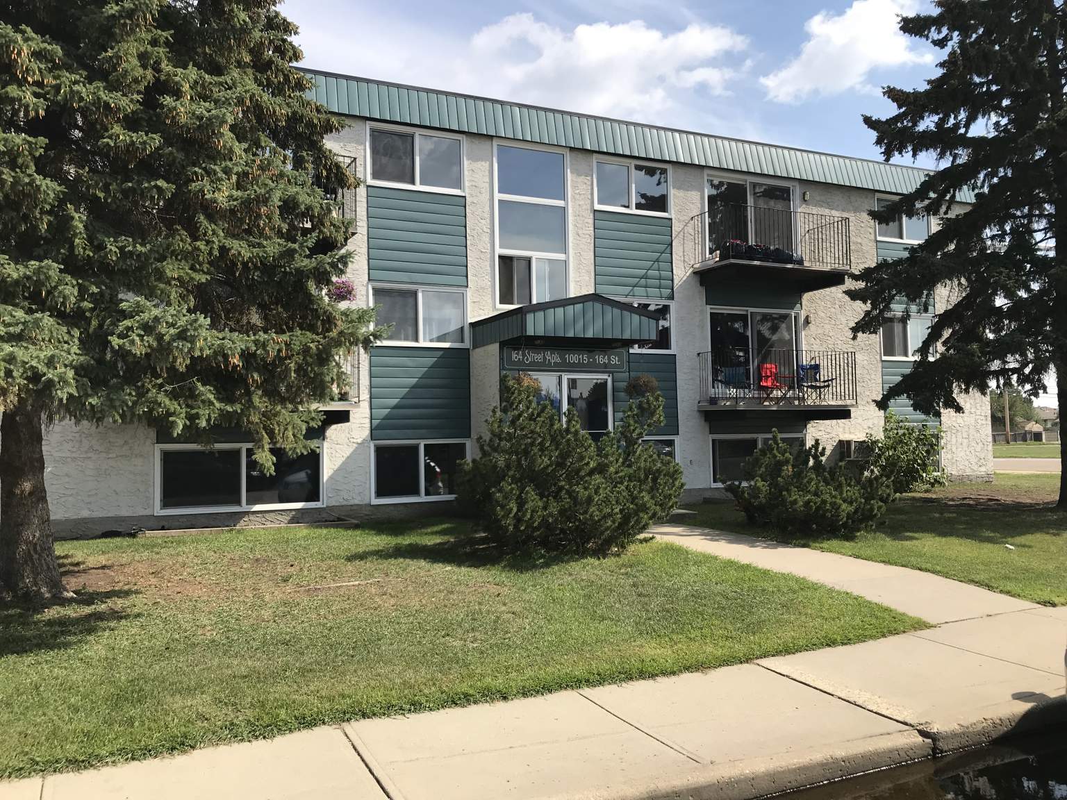 164 Street Building - Photo 2