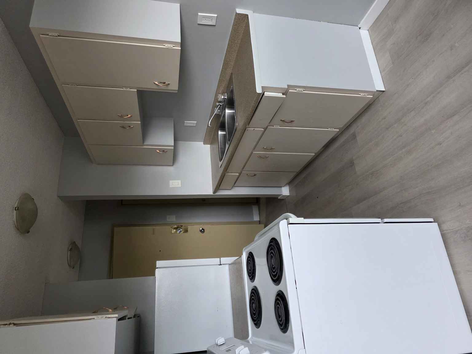 Sunlight Apartments - Photo 2