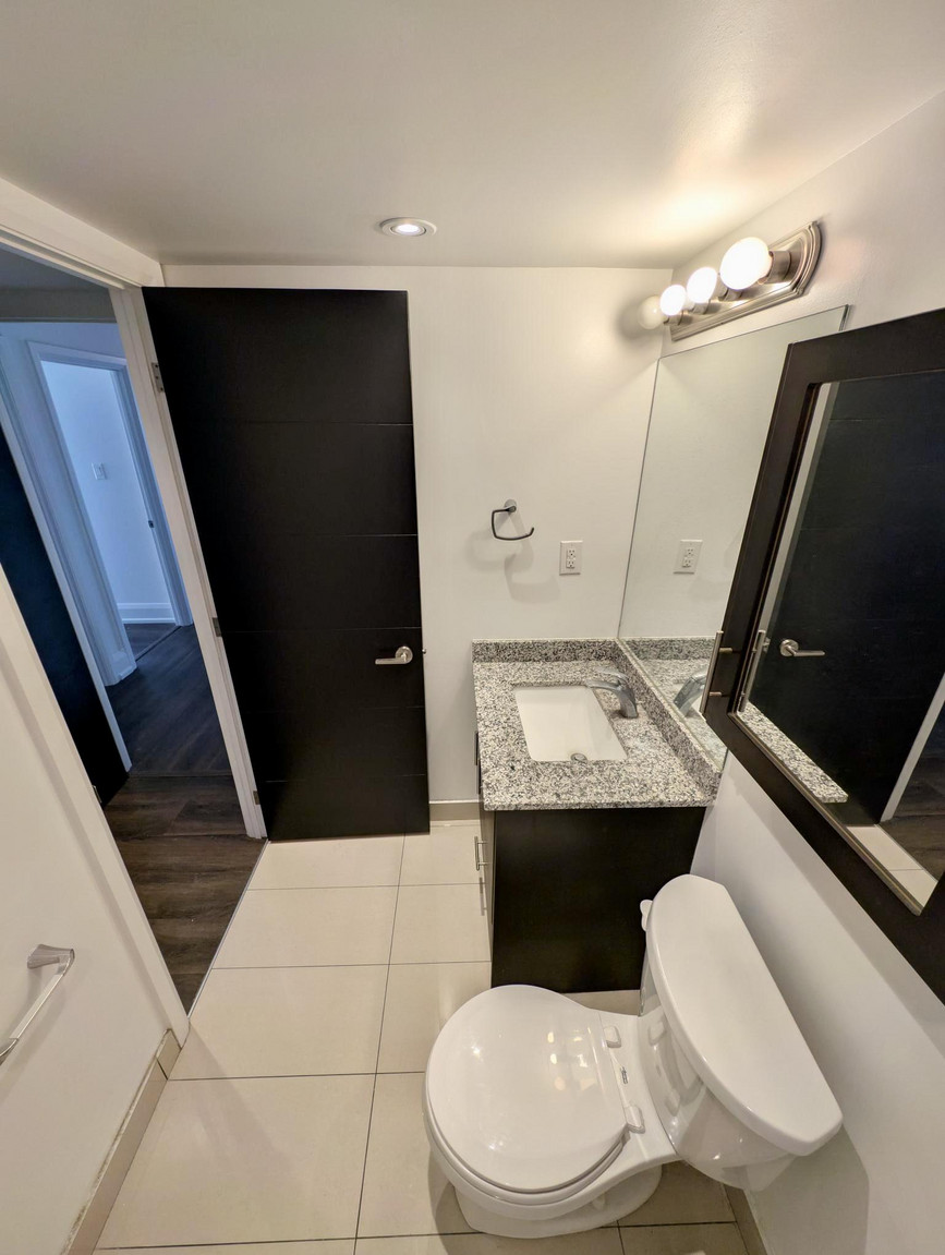 Bay Charles Towers  - Photo 41