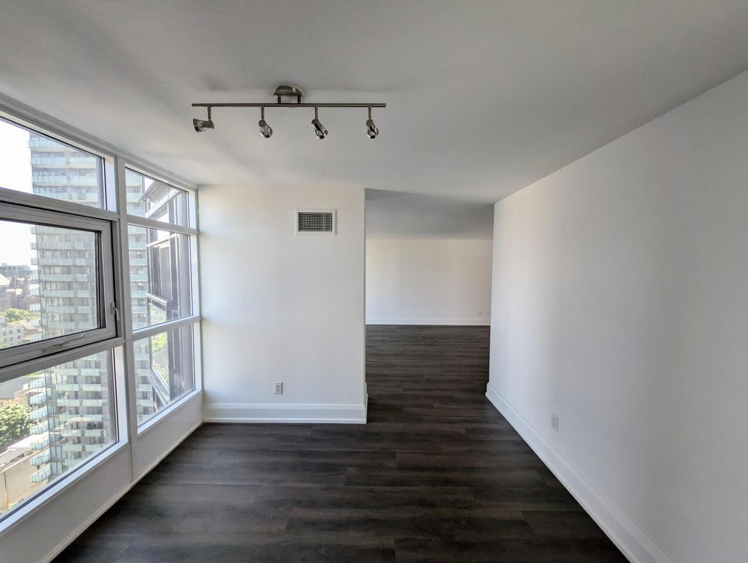 Bay Charles Towers  - Photo 6