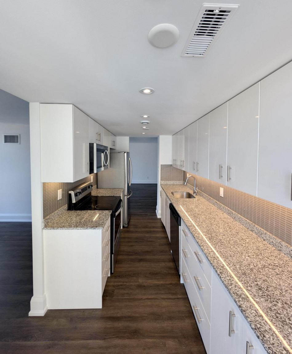 Bay Charles Towers  - Photo 34