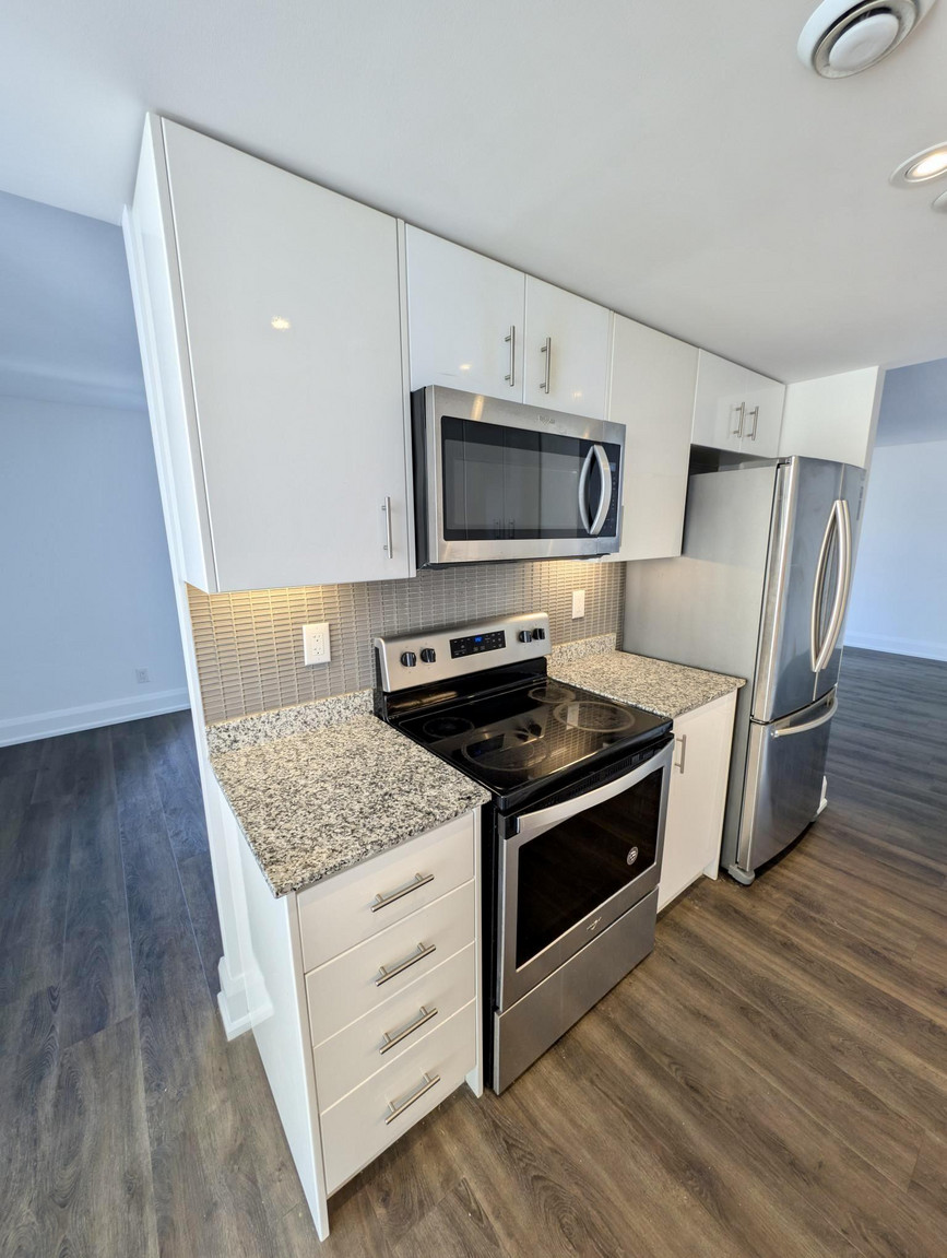 Bay Charles Towers  - Photo 16