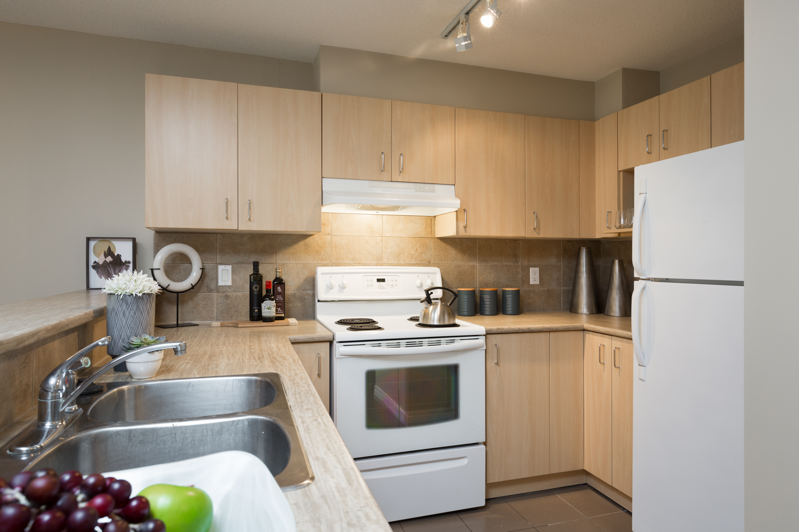 The Village at Thunderbird Centre - Photo 4