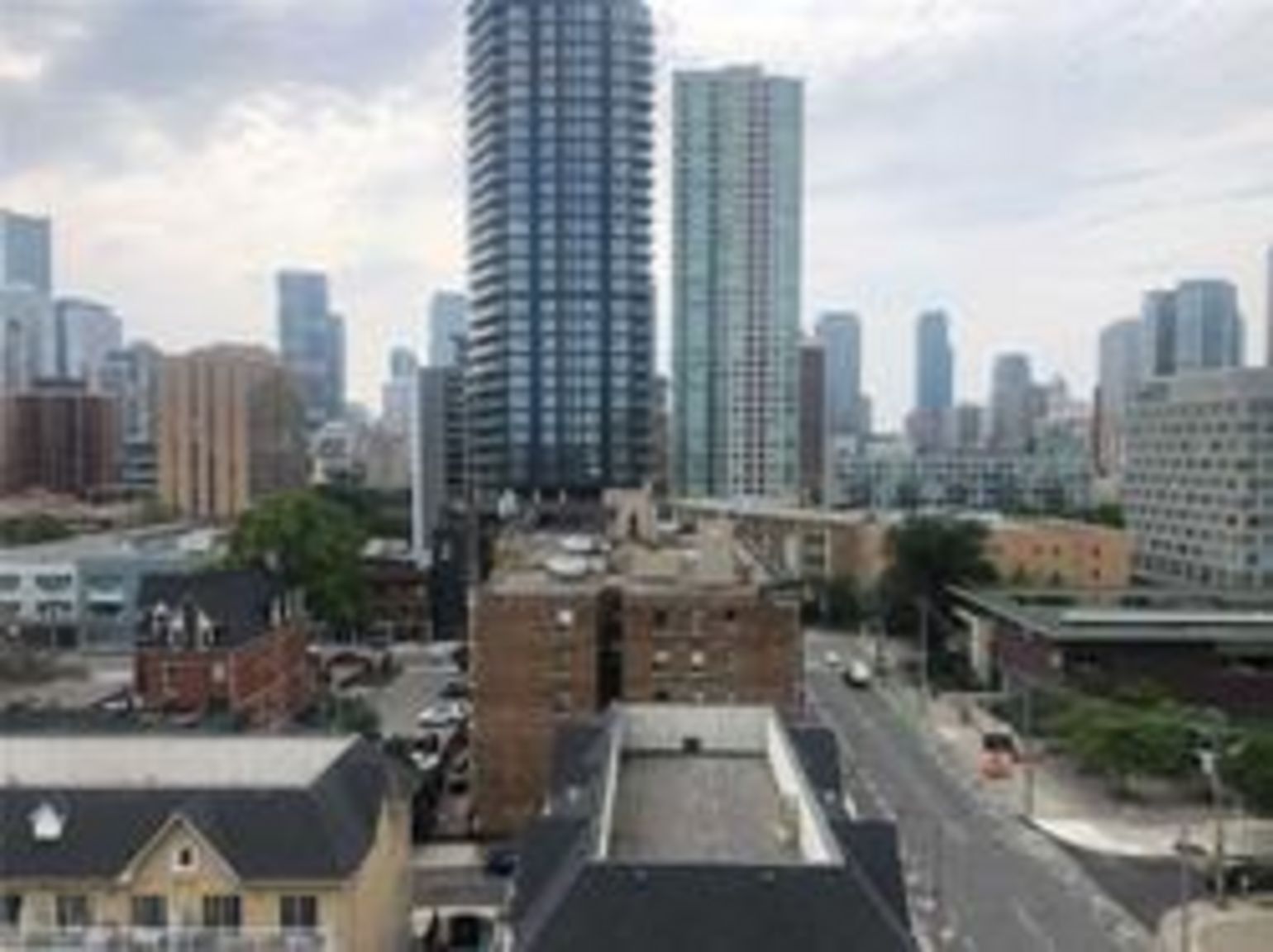 225 Wellesley St - Photo 2
