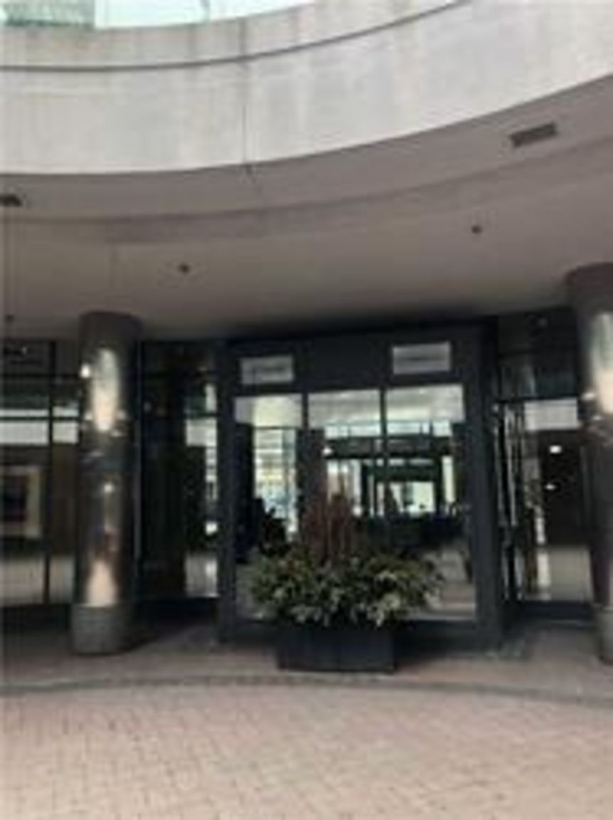 16 Yonge St - Photo 3
