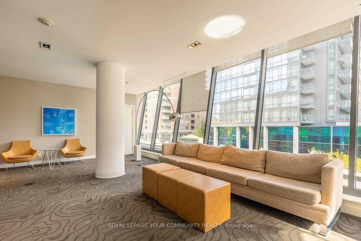 832 Bay St (Burano Building) - Photo 14