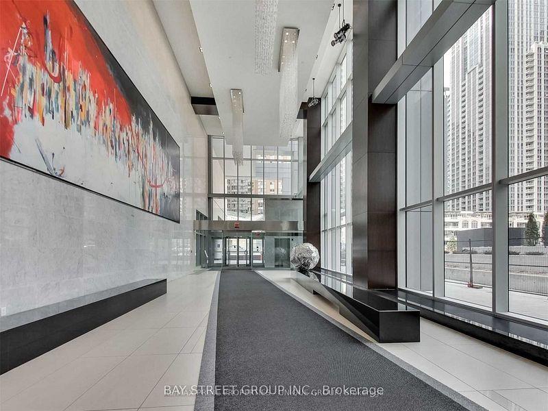 386 Yonge (Aura At College Park) - Photo 4