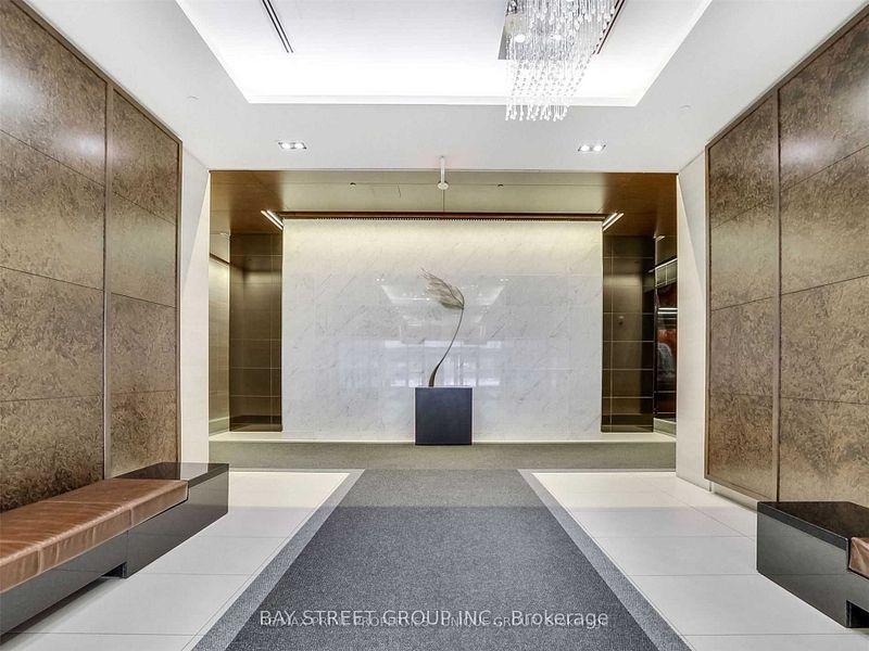 386 Yonge (Aura At College Park) - Photo 8