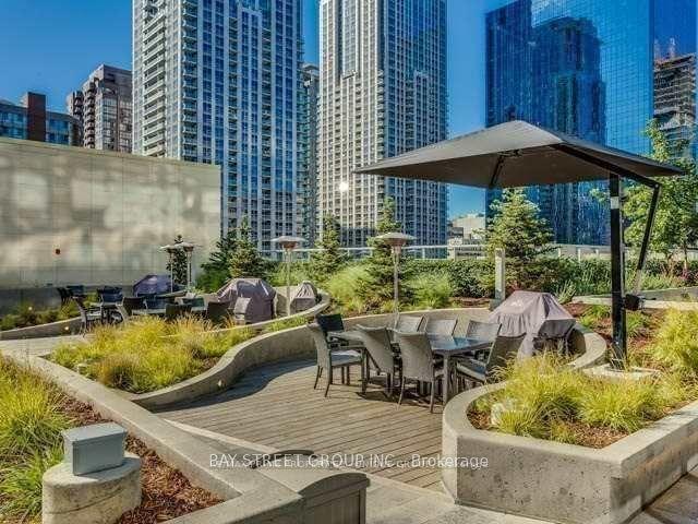 386 Yonge (Aura At College Park) - Photo 20