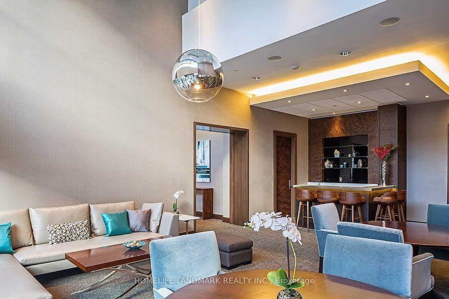 386 Yonge (Aura At College Park) - Photo 10