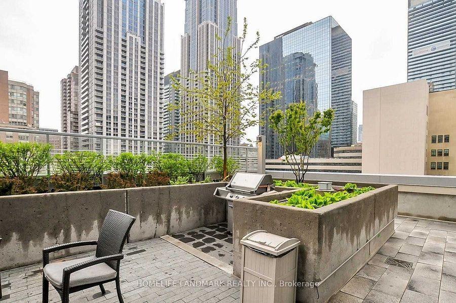 386 Yonge (Aura At College Park) - Photo 21