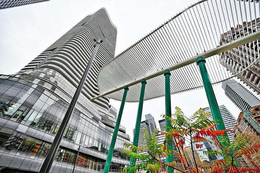 11 Wellesley (Wellesley on the Park) - Photo 2