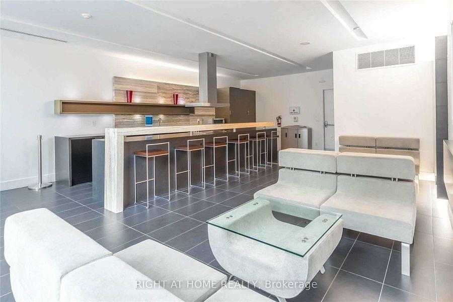 110 Charles (X-Condos) - Photo 15
