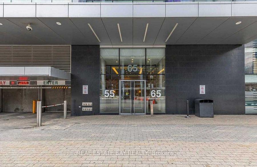 55 Bremner (Maple Leaf Square) - Photo 2