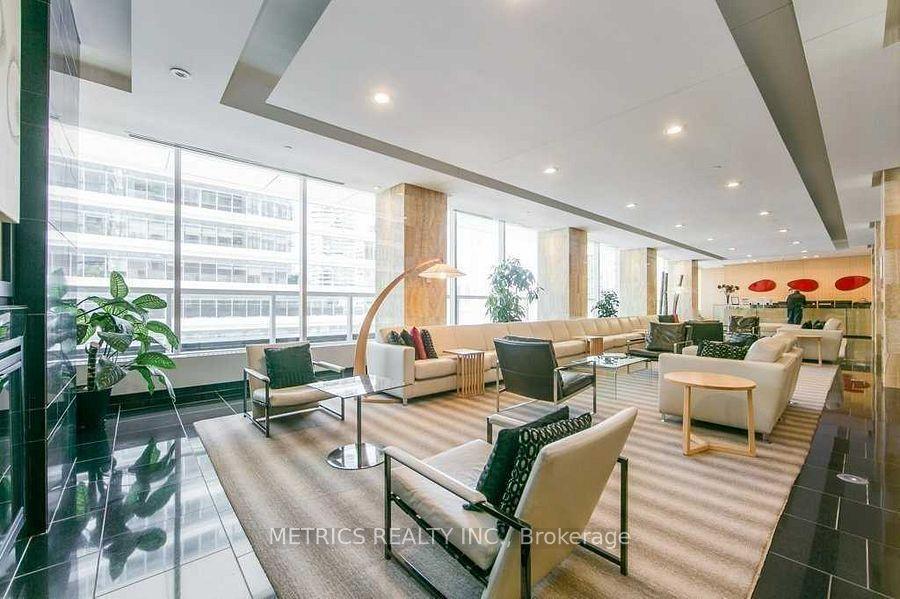 55 Bremner (Maple Leaf Square) - Photo 5