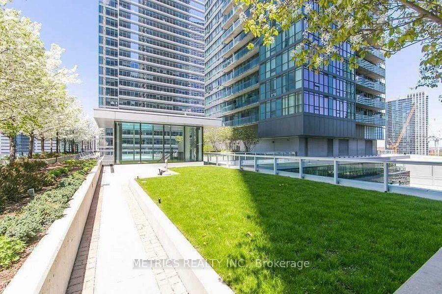 55 Bremner (Maple Leaf Square) - Photo 21