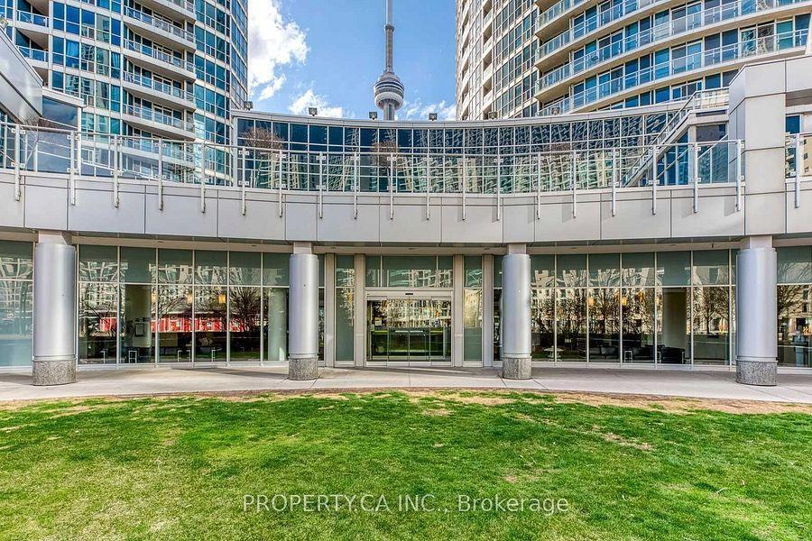 208 Queens Quay (Waterclub II - South Tower) - Photo 18