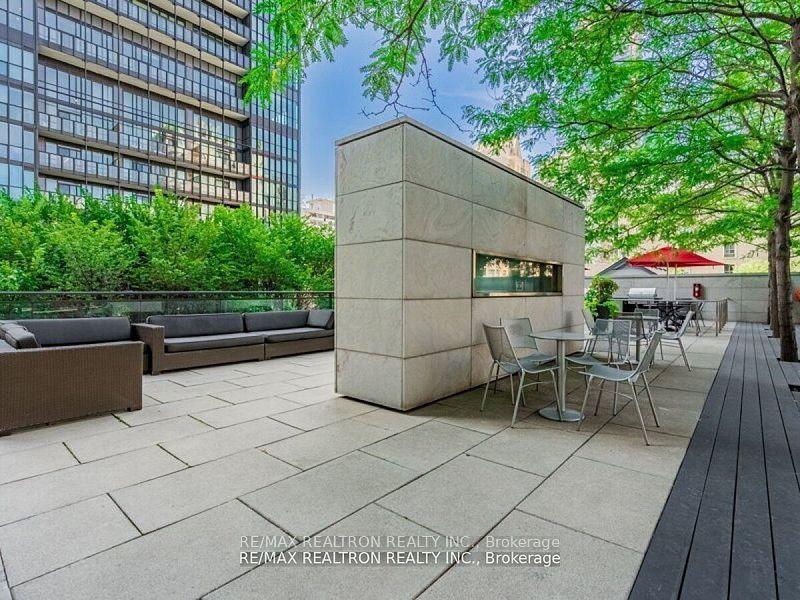 110 Charles (X-Condos) - Photo 18