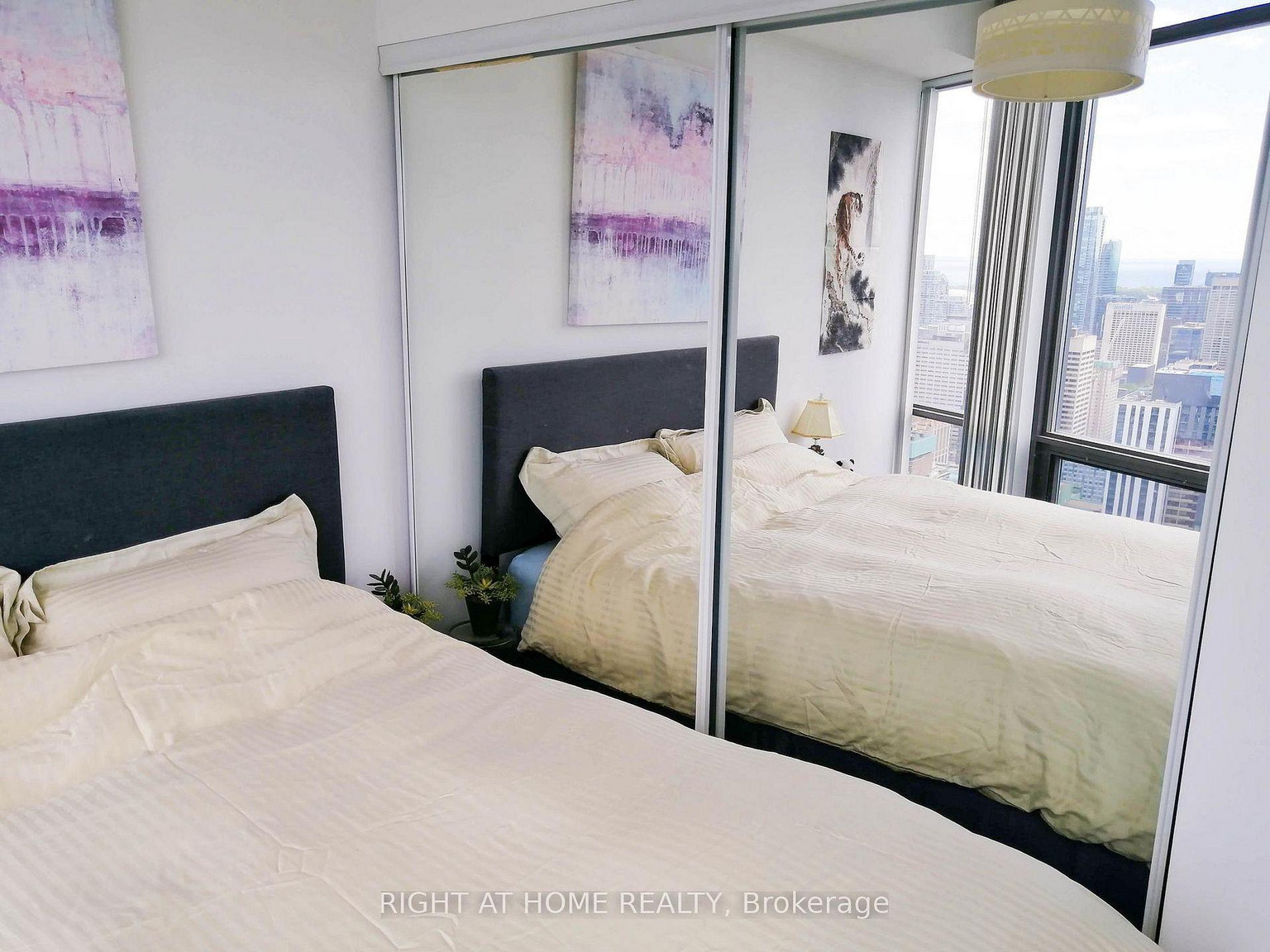 832 Bay St (Burano Building) - Photo 42