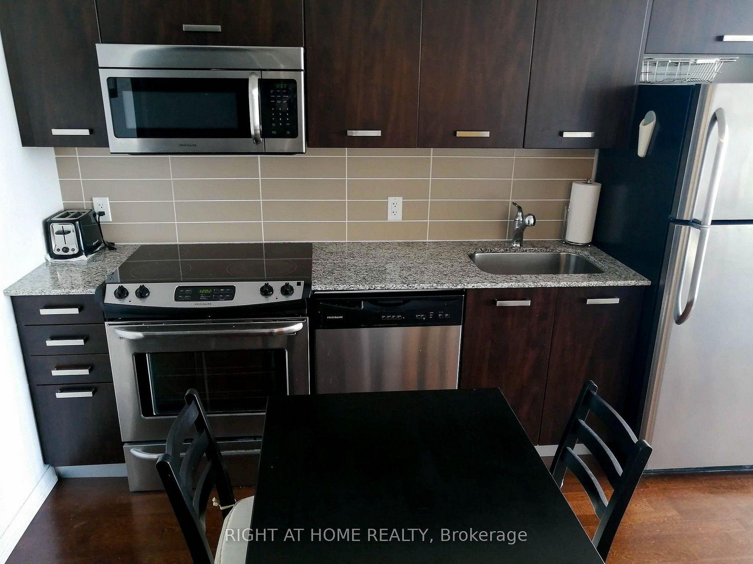 832 Bay St (Burano Building) - Photo 46