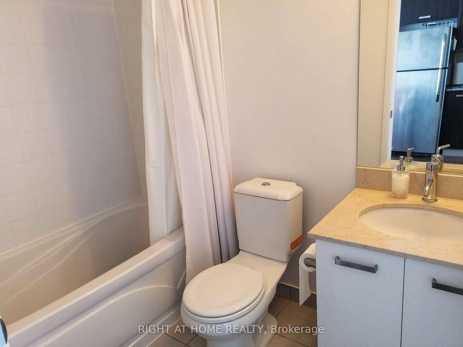 832 Bay St (Burano Building) - Photo 50