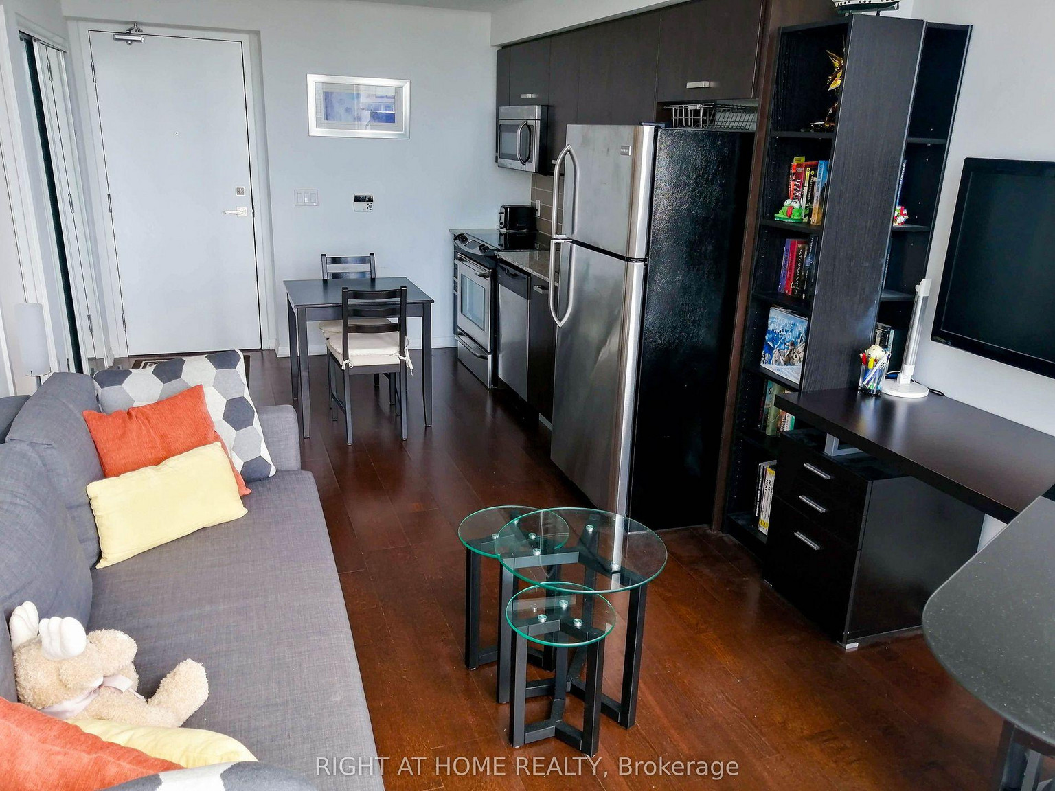 832 Bay St (Burano Building) - Photo 48