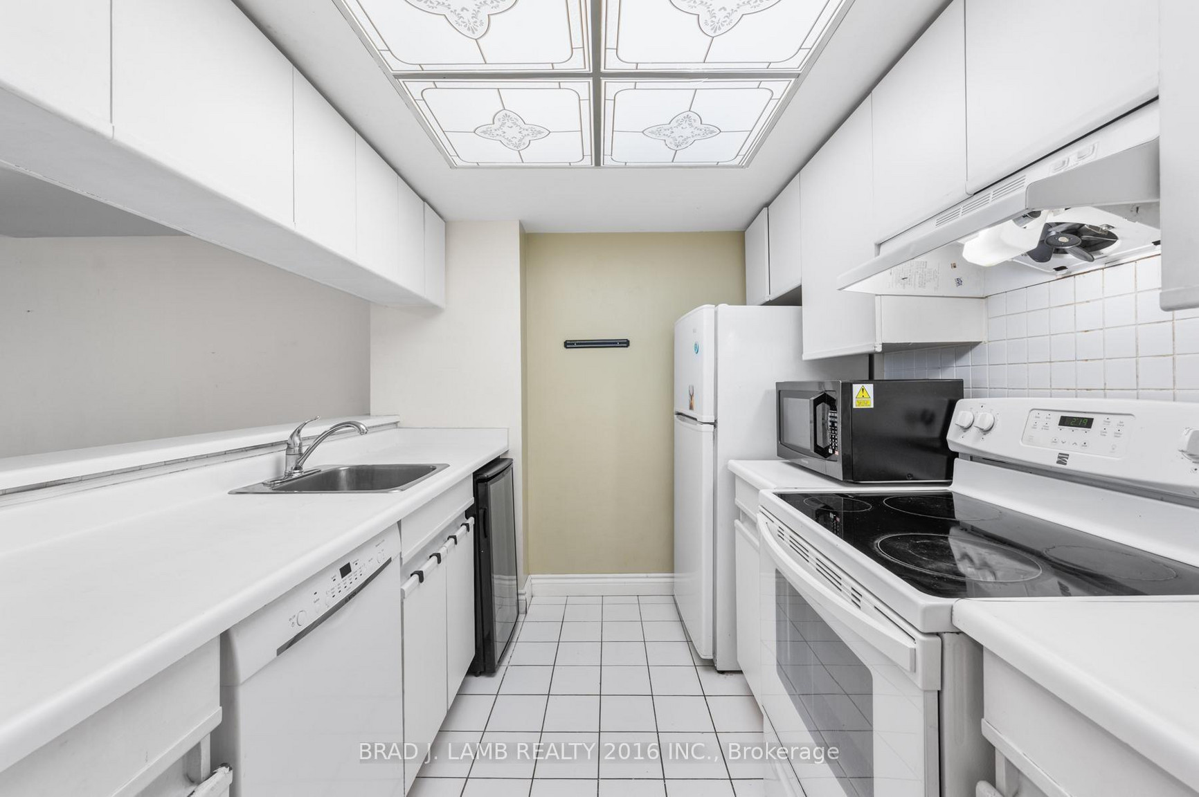 1001 Bay - Photo 43