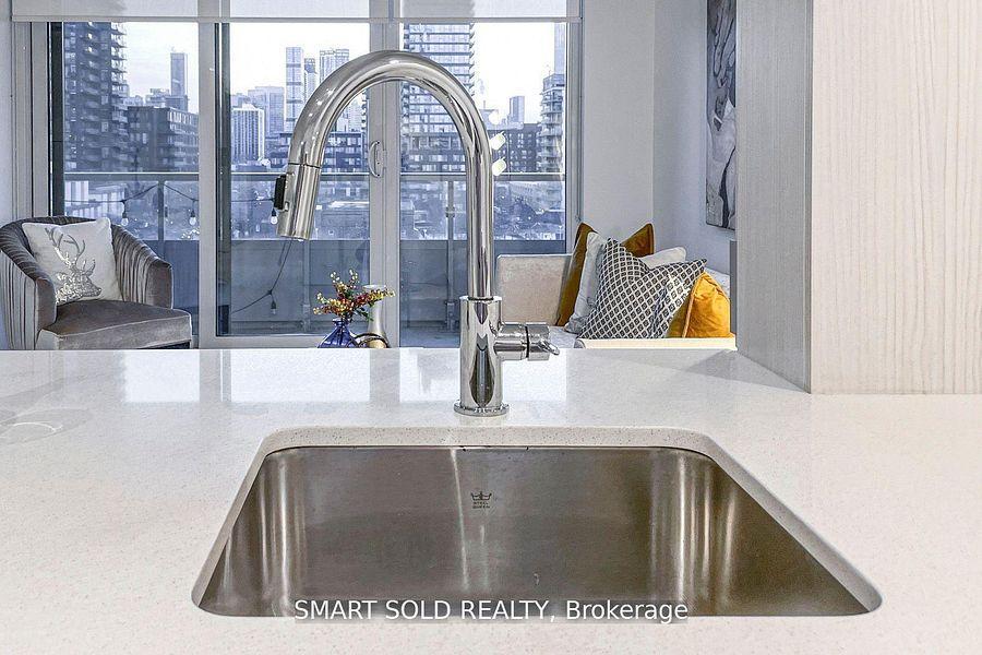 225 Sumach (Dueast Boutique Condos) - Photo 36