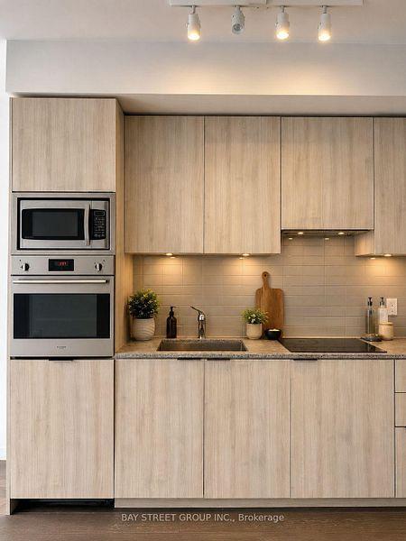 11 Wellesley (Wellesley on the Park) - Photo 36