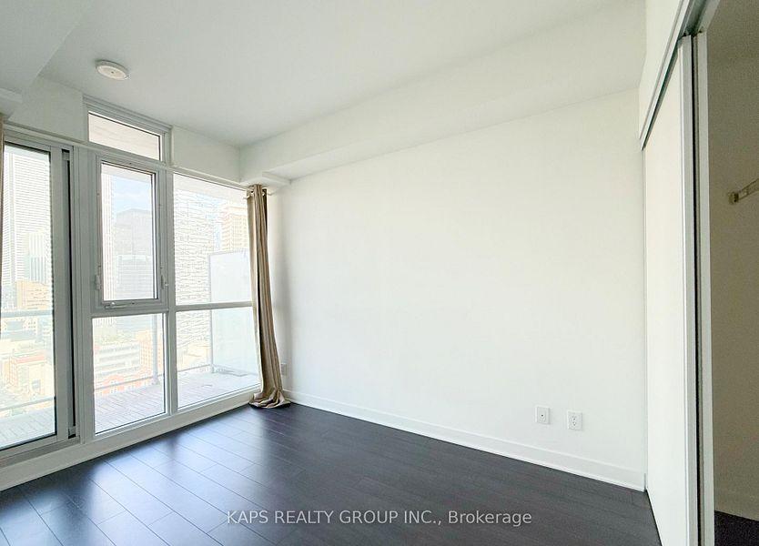 290 Adelaide (Bond) - Photo 34