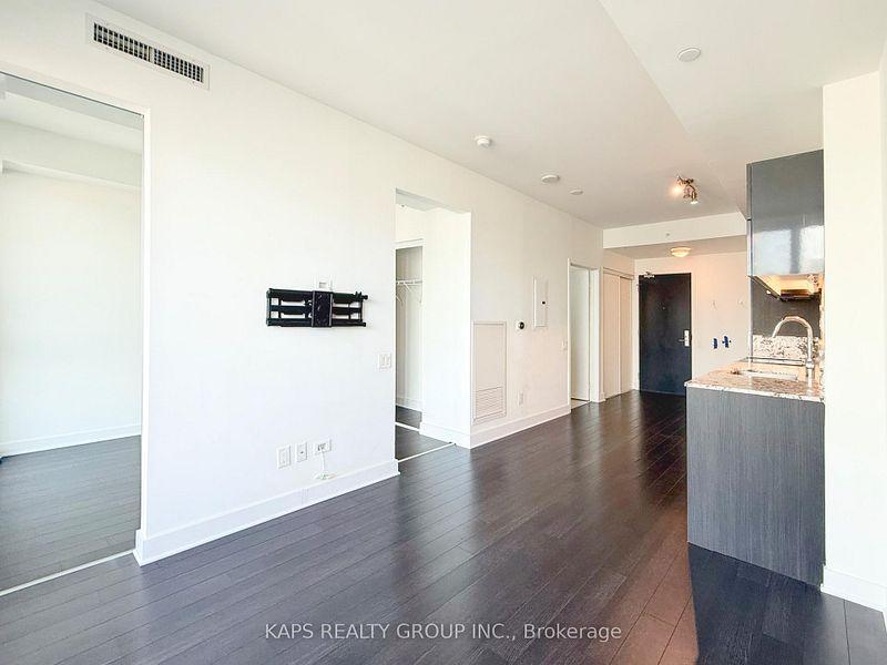 290 Adelaide (Bond) - Photo 28