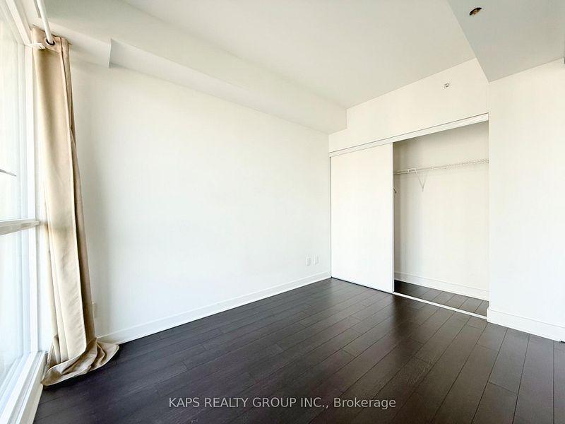 290 Adelaide (Bond) - Photo 30