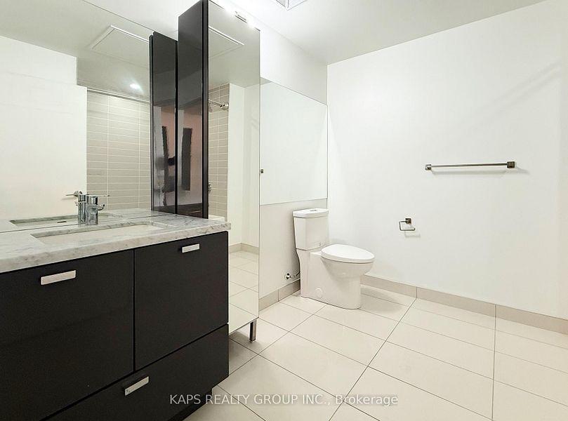 290 Adelaide (Bond) - Photo 20