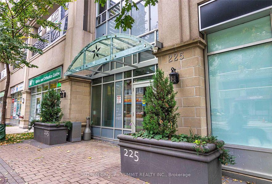 225 Wellesley St - Photo 3