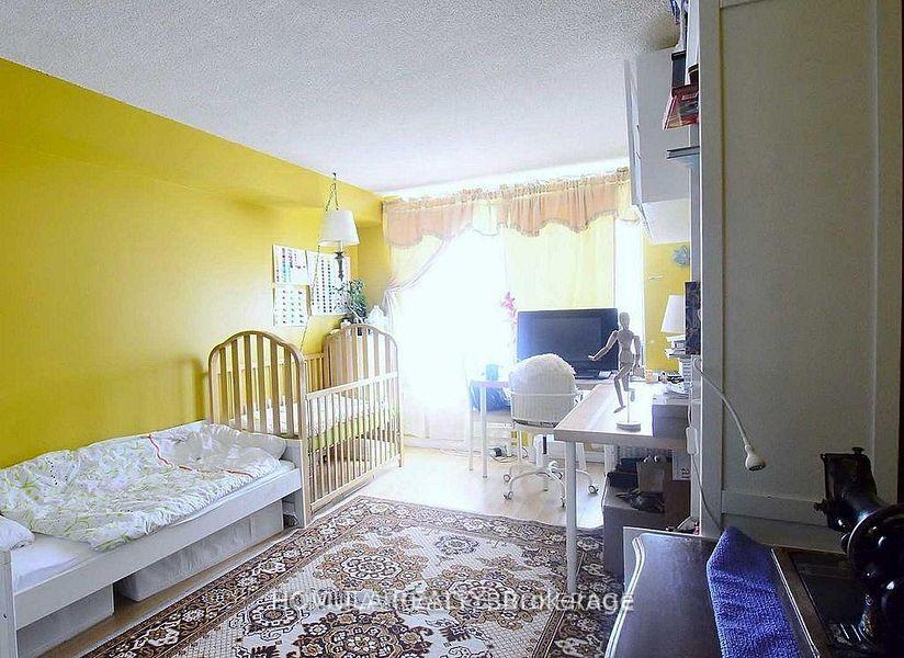 250 Jarvis  - Photo 18