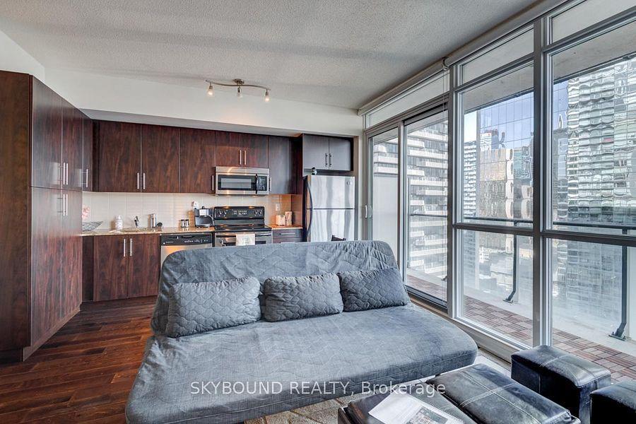 55 Bremner (Maple Leaf Square) - Photo 36