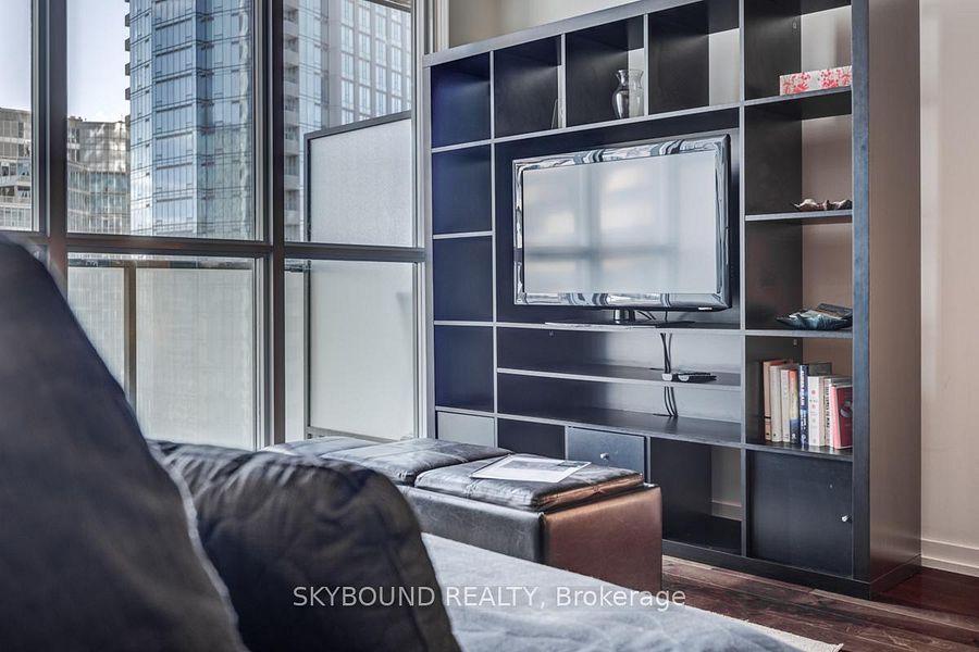 55 Bremner (Maple Leaf Square) - Photo 40