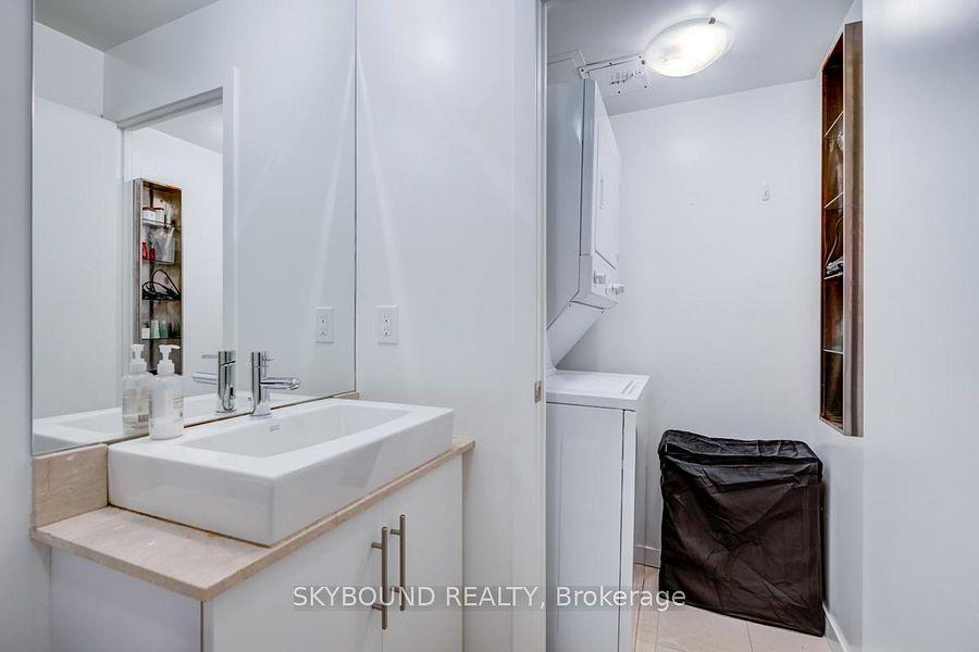 55 Bremner (Maple Leaf Square) - Photo 48
