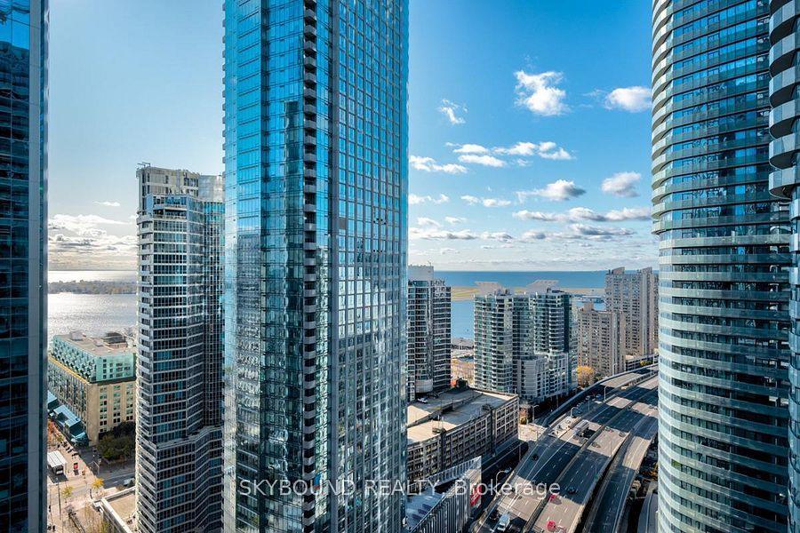 55 Bremner (Maple Leaf Square) - Photo 50
