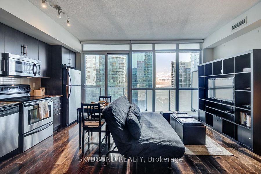 55 Bremner (Maple Leaf Square) - Photo 26