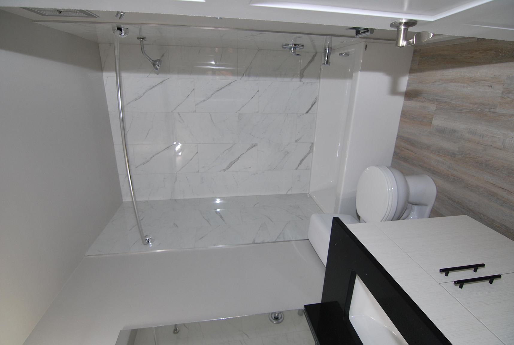 Royal Park Apartments - Photo 16
